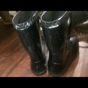 All weather boots
